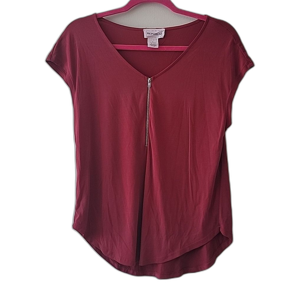 Relic Zip-Front V-Neck Women's Top in Berry